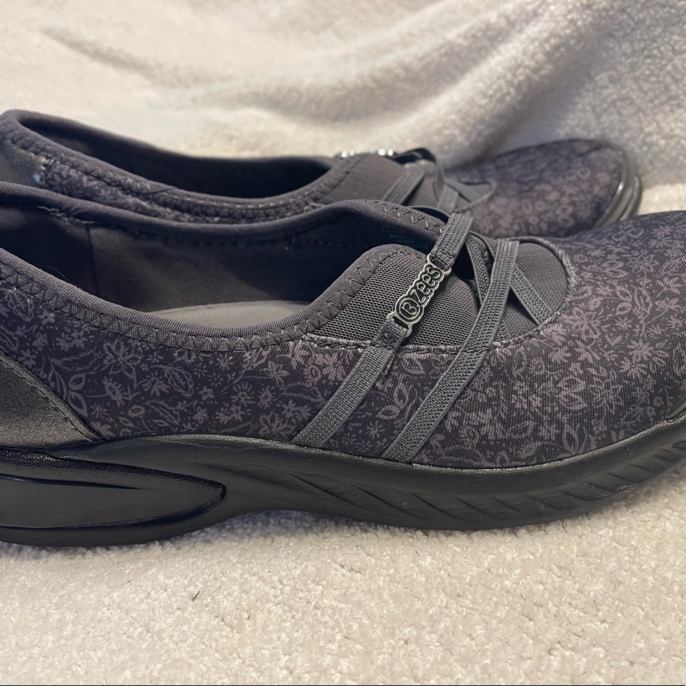Bzees walking shoes